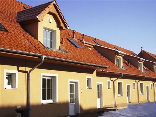 > Řadové domy Postřižín (105 domů)